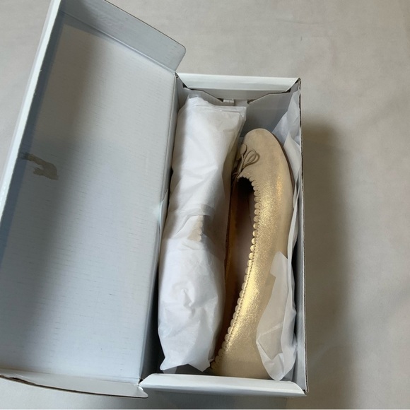 ELEPHANTITO SCALLOPED BALLERINA SUEDE GOLD.Size 4 - Picture 6 of 8